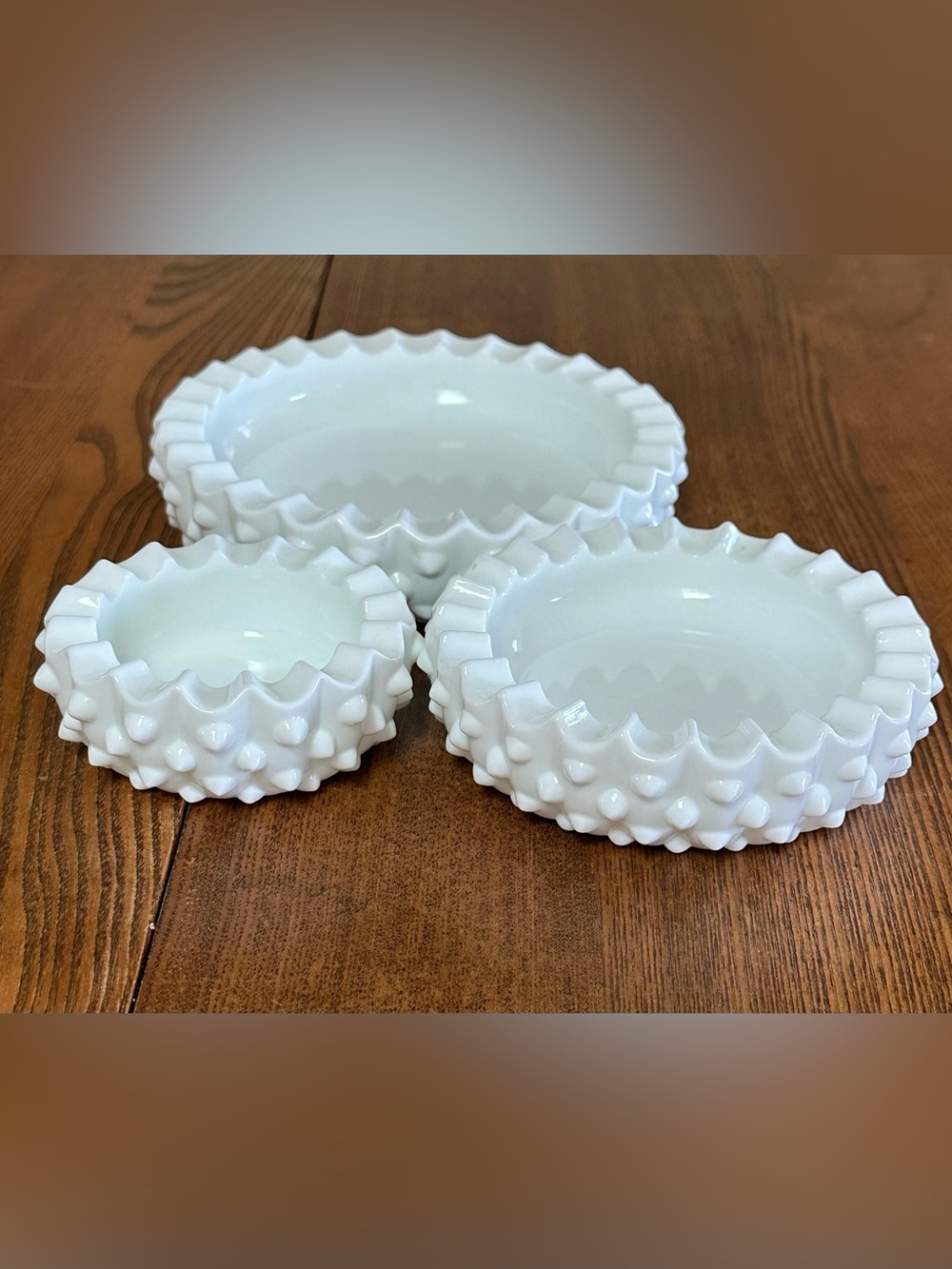 Set of 3 Vintage Fenton white hobnail round nesting ashtray trinket dishes - Picture 3 of 9